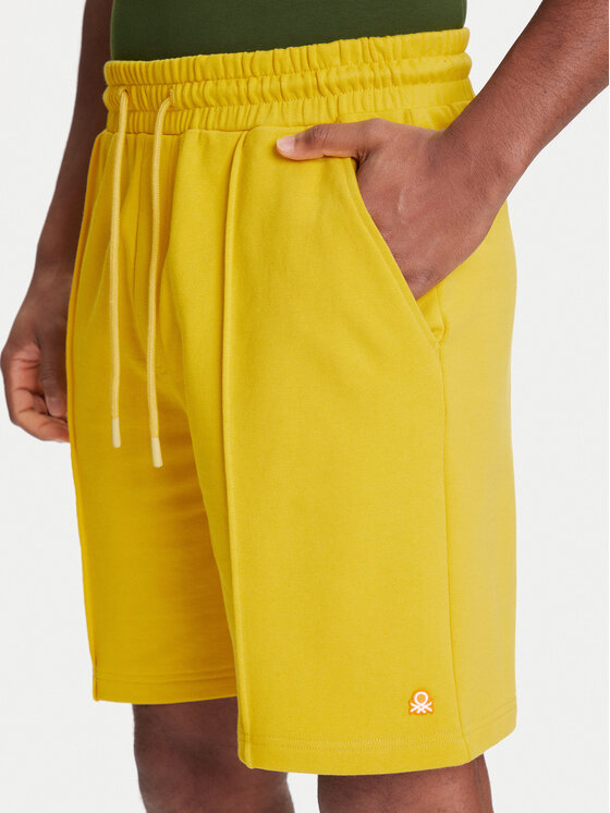 United Colors Of Benetton United Colors Of Benetton Szorty sportowe 342ZU900X Żółty Regular Fit