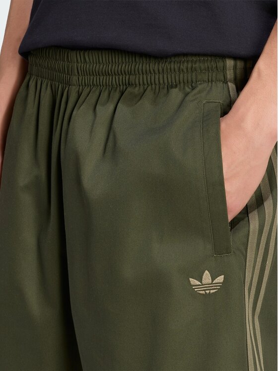 adidas adidas Szorty materiałowe 169001 Zielony Oversize
