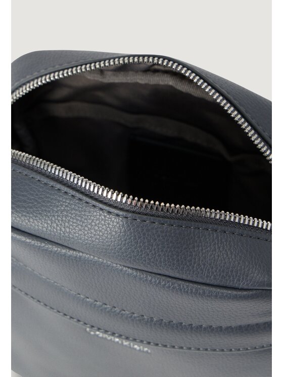 Calvin Klein Calvin Klein Borsa RAISED REPORTER Grigio