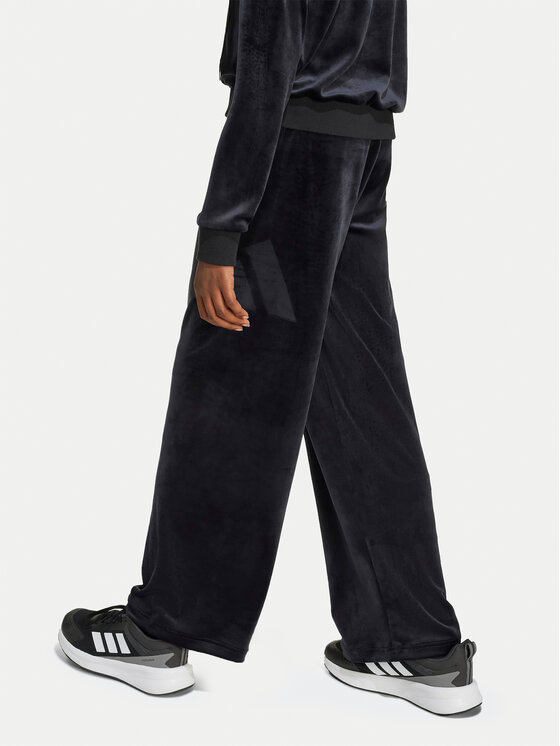 adidas adidas Spodnie dresowe Seasonal Essentials Holiday JN2231 Czarny Regular Fit