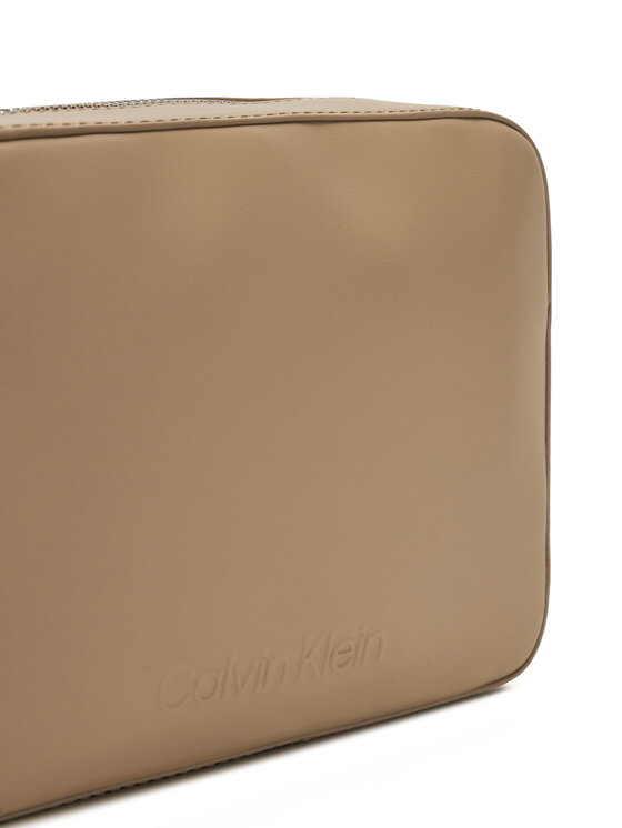 Calvin Klein Calvin Klein Kabelka Embossed Logo Camera Bag K60K612555 Tmavě béžová