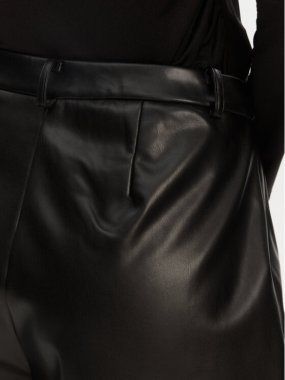 ONLY ONLY Shorts aus Kunstleder Saramy 15338008 Schwarz Regular Fit