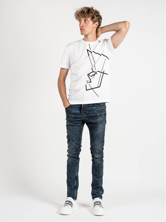 Les hommes jeans sales
