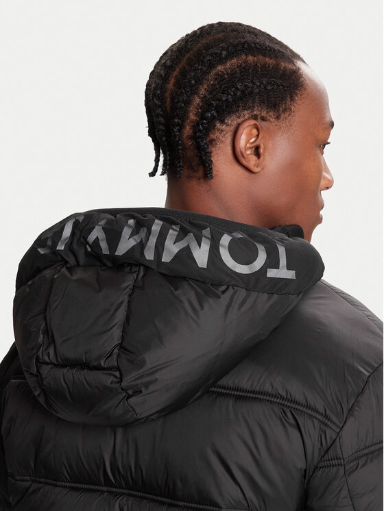 Tommy Jeans Tommy Jeans Žieminė striukė DM0DM22044 Juoda Regular Fit