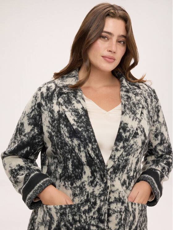 Fiorella Rubino Fiorella Rubino Płaszcz zimowy 0049T000404N0R2 Czarny Regular Fit