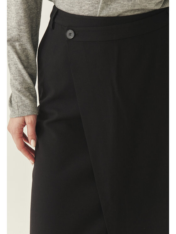 TATUUM Tatuum Midi sukňa MERKE Čierna Classic Fit