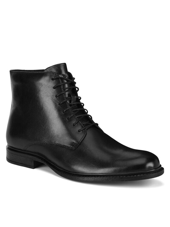Pojedynczy but z cholewk?, widok pod k?tem z przodu.