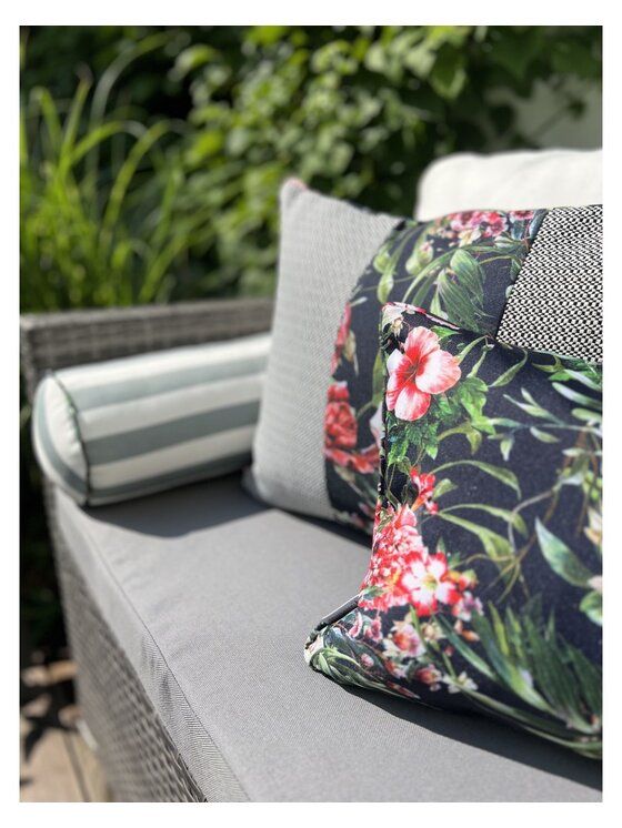 Sweet Living Sweet Living Poduszka Poduszka wałek outdoor Flower SL Collection Basic Czarny