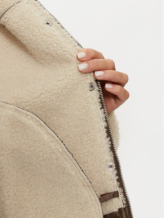 Pieces Pieces Tehisnahast jope Janelle 17141595 Pruun Regular Fit