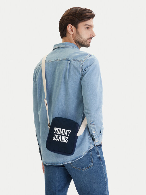 Tommy Jeans Geantă crossover Tjm Bold Varsity Reporter AM0AM14223 Bleumarin