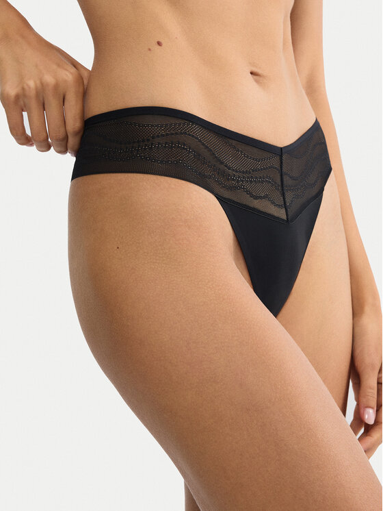 Triumph Triumph Stringové nohavičky Breathe & Lift Smart 10226446 Čierna