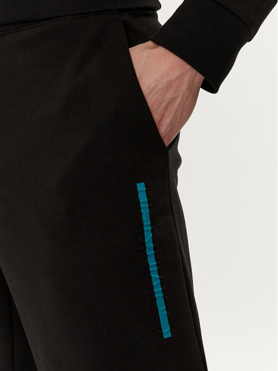 Calvin Klein Calvin Klein Donji dio trenerke Color Embossed Logo K10K112688 Crna Regular Fit