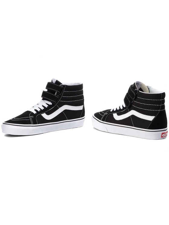 converse with black stripe