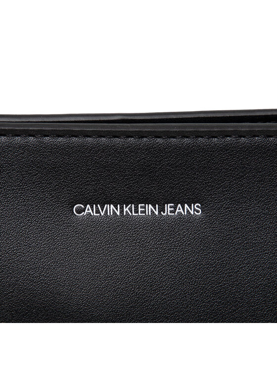 Calvin Klein Jeans Calvin Klein Jeans Geantă Trapezoid Shadow Camera Pouch K60K608383 Negru