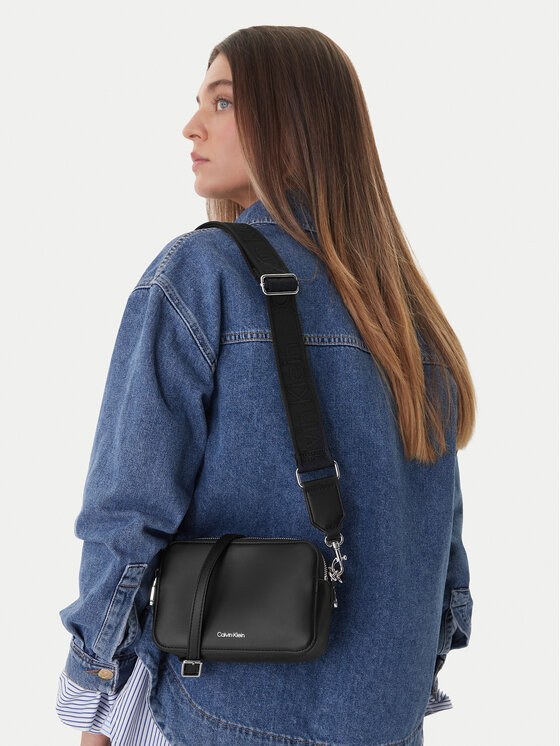 Calvin Klein Calvin Klein Torbica Webbing Double Strap Camera Bag LV04F3165G Crna