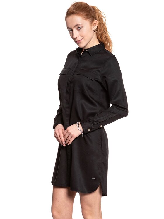 Wrangler Wrangler Sukienka codzienna LS UTILITY DRESS Czarny Regular Fit