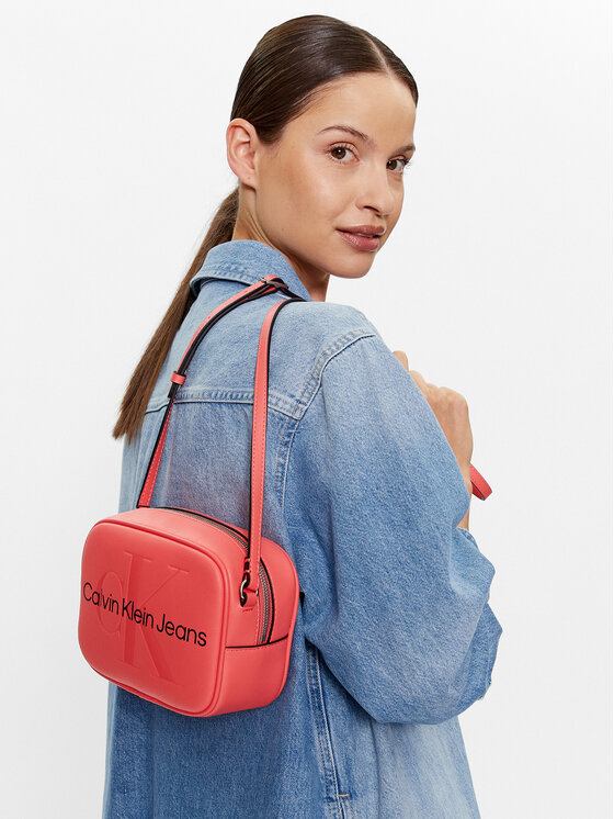 Calvin klein jeans sculpted camera bag sales