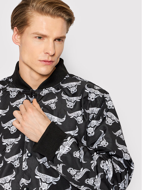 New Era New Era Bomber Chicago Bulls All Over Logo 12893178 Crna Regular Fit