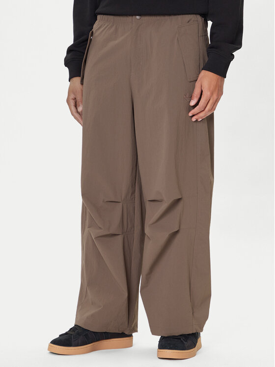 adidas Spodnie materiałowe Premium Essentials Utility Parachute JW1087 Brązowy Loose Fit