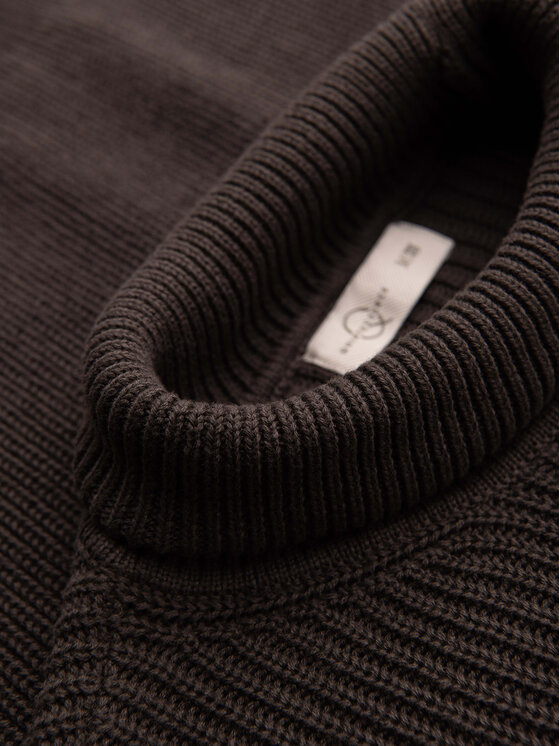 Ombre Ombre Sweter OM-SWTN-0189 Brązowy ciemny Regular Fit