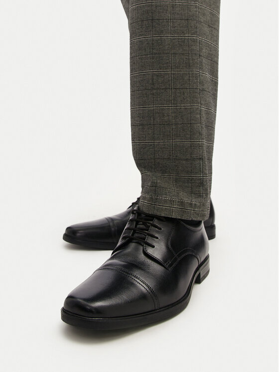 Clarks Clarks Halbschuhe Howard Cap 261620127 Schwarz