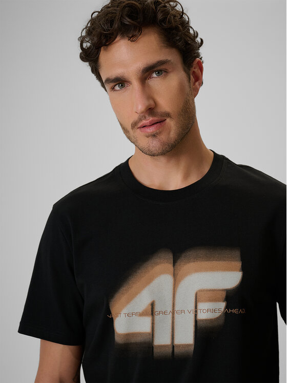 4F 4F T-Shirt LIMITLESS DESERT Czarny Regular Fit