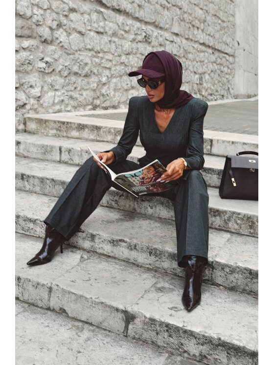 Made of Emotion Made of Emotion Kombinezon M883 Czarny Modern Fit