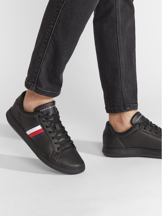 Tommy hilfiger corporate leather store