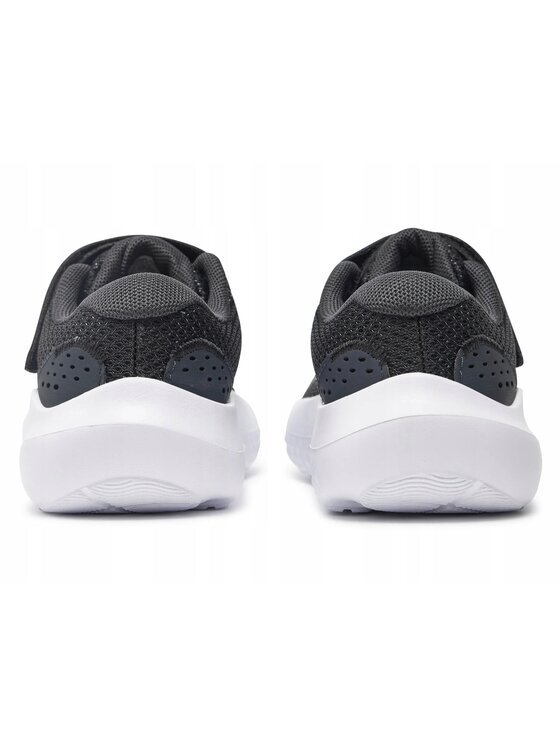Under Armour Under Armour Sneakersy 3027104-001 Czarny