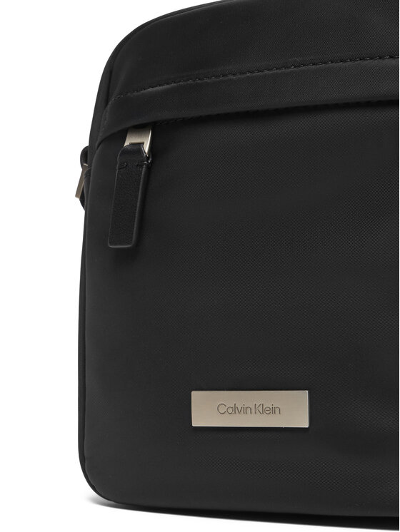 Calvin Klein Calvin Klein Мъжка чантичка Sleek Reporter LV04D3180G Черен