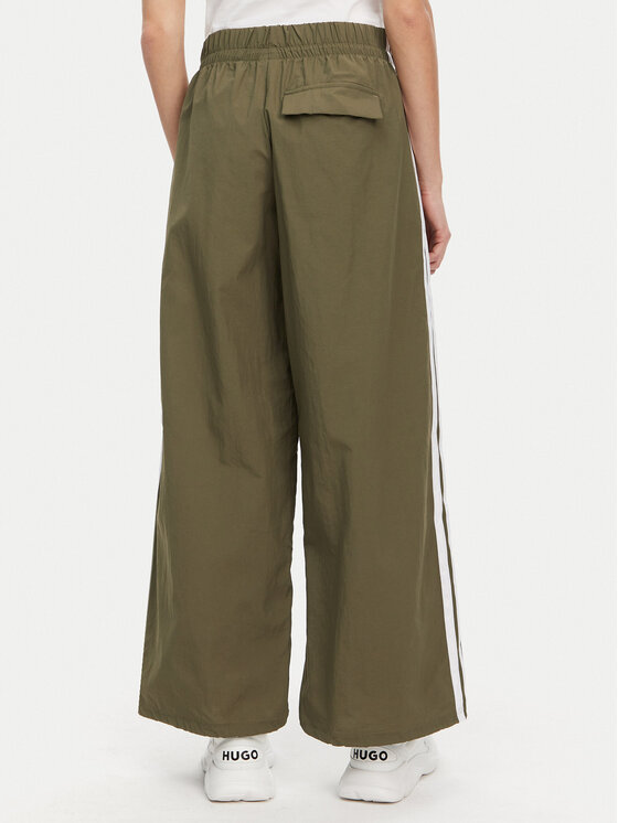 adidas adidas Pantaloni da tuta Essentials 3-Stripes JE1308 Verde Loose Fit