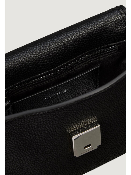 Calvin Klein Calvin Klein Borsetta EMBLEM HW PEBBLE CROSSBODY 20 Nero