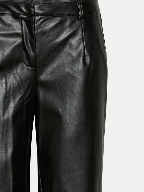 Pieces Pieces Hlače od imitacije kože Neeth 17151699 Crna Straight Fit