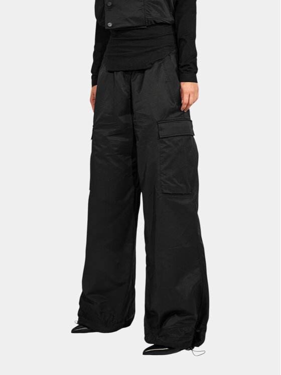 MADE BY SOCIETY MADE BY SOCIETY Spodnie materiałowe DRIFT DROP - P27823 Czarny Basic Fit