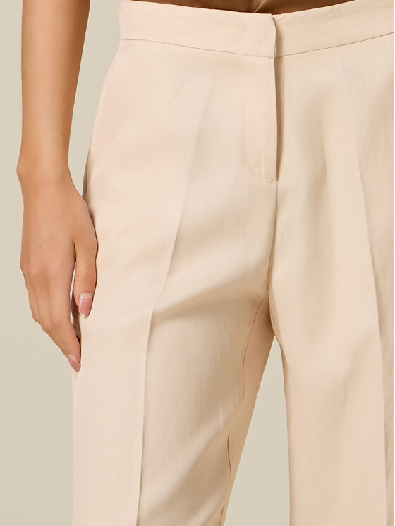 Oltre Oltre Pantaloni di tessuto P075R008999N002 Crema Flared Fit