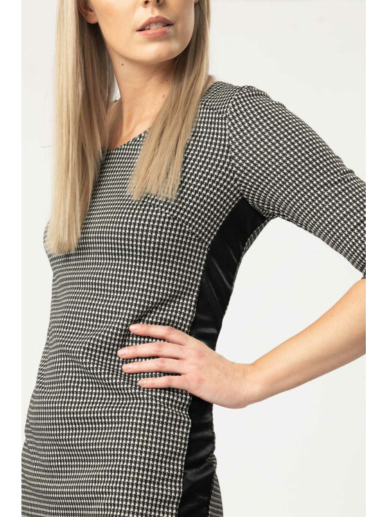QUIOSQUE QUIOSQUE Každodenné šaty 4KZ012228 Čierna Regular Fit