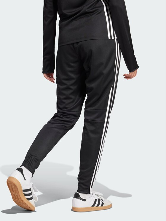adidas adidas Spodnie materiałowe Performance Tiro 25 Essentials Czarny Regular Fit