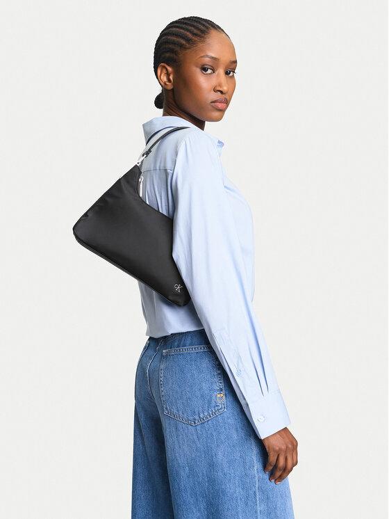 Calvin Klein Jeans Calvin Klein Jeans Torbica Satin Nylon Small Shoulder Bag LV04K3219G Crna