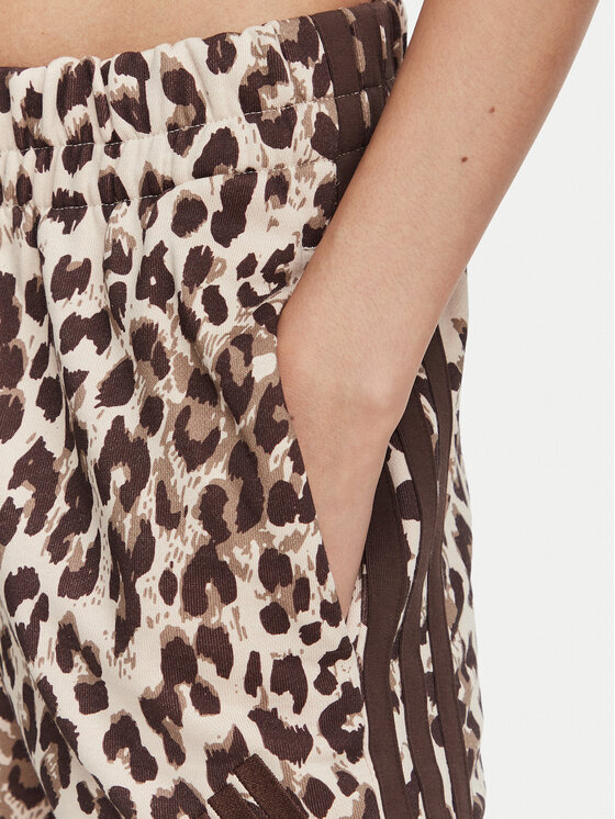adidas adidas Спортни шорти Seasonal Essentials Animal Print KH1551 Бежов Regular Fit