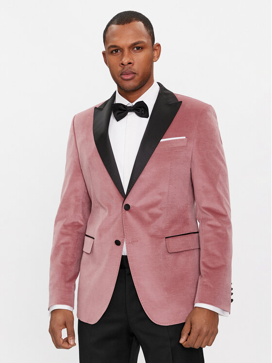 Le blazer rose est de nouveau tendance ! Découvrez les looks des  influenceuses - Runway modivo.fr