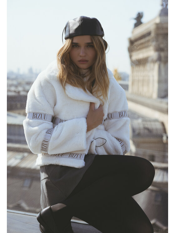 BIZUU BIZUU Futro GREGORIA FUR RELAXED FIT Biały Standard Fit