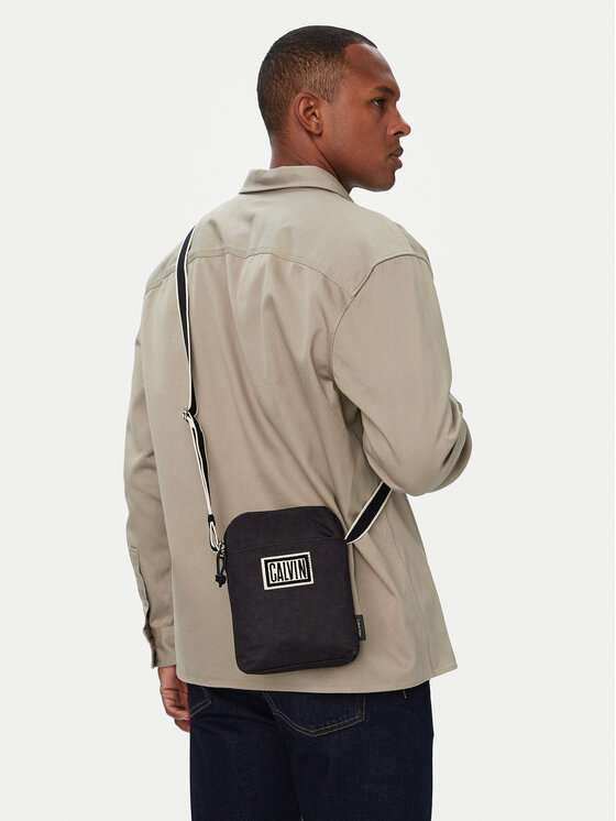 Calvin Klein Geantă crossover Ssnl Graphic Reporter LV04D3627G Negru