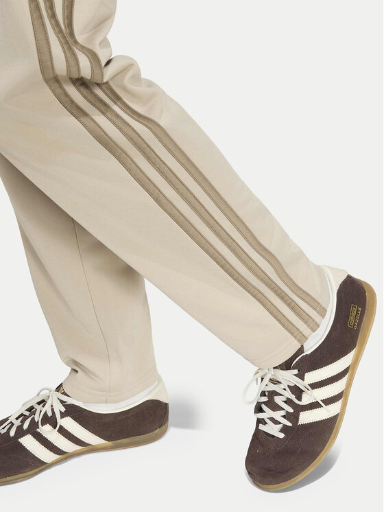 adidas adidas Spodnie dresowe Firebird HZ6652 Beżowy jasny Regular Fit