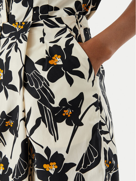 LOLA CASADEMUNT LOLA CASADEMUNT Шорти от плат MS2608002 Черен Regular Fit