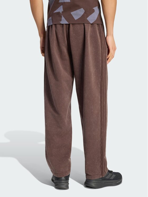 adidas adidas Spodnie materiałowe 167682 Brązowy Loose Fit