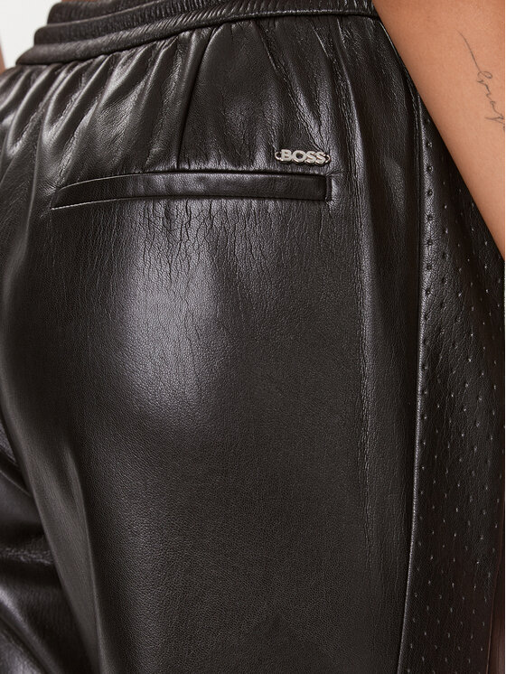BOSS Boss Hlače od imitacije kože Tareta 50504046 Crna Relaxed Fit