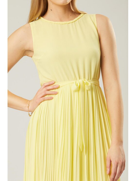 QUIOSQUE QUIOSQUE Sukienka codzienna BRAID MIDI DRESS Żółty Regular Fit