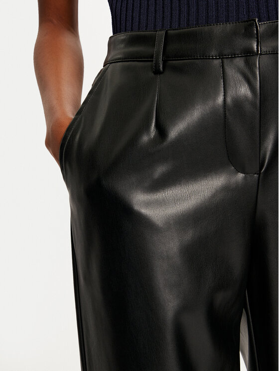 Pieces Pieces Панталони от имитация на кожа Neeth 17151699 Черен Straight Fit