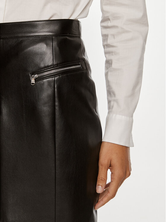 Patrizia Pepe Patrizia Pepe Fustă din imitație de piele 8G0416 E005 Negru Regular Fit