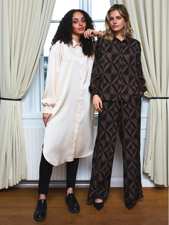 Kaffe Kaffe Φόρεμα πουκάμισο Ilse 10506937 Εκρού Relaxed Fit